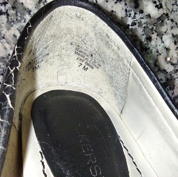 Dockers Black 2 3/4" heels Size 7 - Picture 9 of 9